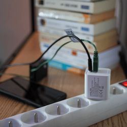Adaptateur secteur 18W, 5V/3A, 2 ports de charge USB-C / USB-A